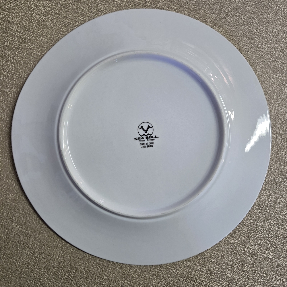 SEA GULL | FOUR  (4) Vintage Christmas Tree Gold-Lined Fine China Dinner Plates - Picture 3 of 5